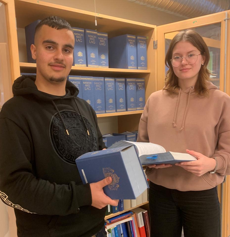 Lagböckerna må vara riksdagens sak att ändra i, men Mustafa och Daria i Ungdomsfullmäktige vill gärna göra förbättringar för barn och ungdomar i Göteborgs kommun.