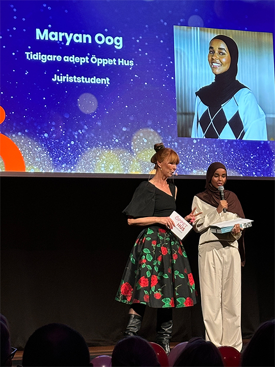 Konferencieren Frida Zetterström presenterade årets stipendiat Maryan Oog.